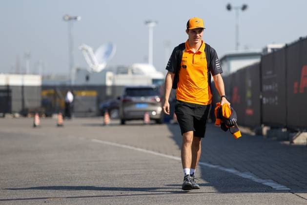 FORMULA 1 CHINESE GRAND PRIX 2025 OSCAR PIASTRI (AUS) of McLaren Racing 81 arriving to the paddock during the FORMULA 1 HEINEKEN CHINESE GRAND PRIX 2025 at the Shanghai Audi International Circuit, Shanghai, China on 22 March 2025 Credit: Antoine Lapeyre Every Second Media Editorial use only. All images are copyright Every Second Media Limited. No images may be reproduced without prior permission. Copyright: xIMAGO EveryxSecondxMediax ESM-1387-0075 AntoinexLapeyrex xEveryxSecondxMediax