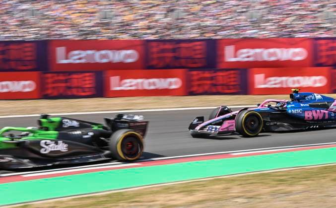 (250322) -- SHANGHAI, March 22, 2025 -- Kick Sauber s driver Nico Hulkenberg (L) of Germany and Alpine s driver Jack Doohan of Australia drive during the sprint race of the Formula 1 Chinese Grand Prix at the Shanghai International Circuit in east China s Shanghai, March 22, 2025. ) (SP)CHINA-SHANGHAI-FORMULA 1-SPRINT(CN) HexChangshan 
