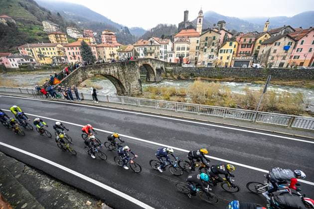 2025 Milan - Sanremo UCI WorldTour cycling race SANREMO, ITALY - MARCH 22 : Illustration picture of the peloton during the UCI WorldTour 116th Milan - Sanremo cycling race with start in Pavia and finish at the Via Roma in Sanremo on March 22, 2025 in Sanremo, Italy, 22 03 2025 ( Motordriver Kenny Verfaillie - Sanremo Italy  Copyright: xNicoxVereeckenx