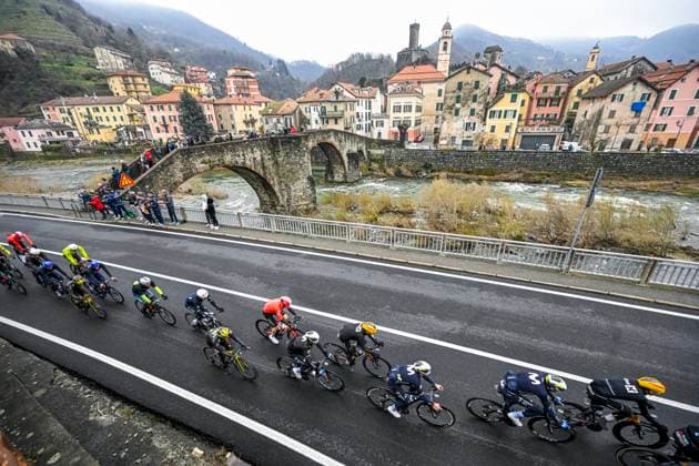 2025 Milan - Sanremo UCI WorldTour cycling race SANREMO, ITALY - MARCH 22 : Illustration picture of the peloton during the UCI WorldTour 116th Milan - Sanremo cycling race with start in Pavia and finish at the Via Roma in Sanremo on March 22, 2025 in Sanremo, Italy, 22 03 2025 ( Motordriver Kenny Verfaillie - Sanremo Italy  Copyright: xNicoxVereeckenx