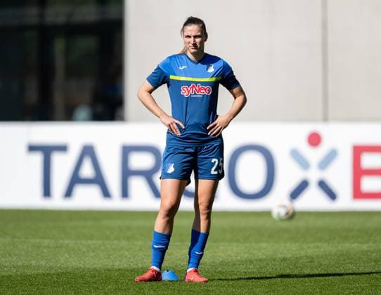 Melissa Koessler (TSG Hoffenheim, 25) beim Aufwaermen. GER, FC Bayern Muenchen Frauen vs. TSG 1899 Hoffenheim, Fussball, DFB-Pokal, Halbfinale, Saison 2024 2025, 22.03.2025. (DFL DFB REGULATIONS PROHIBIT ANY USE OF PHOTOGRAPHS as IMAGE SEQUENCES and or QUASI-VIDEO). GER, FC Bayern Muenchen Frauen vs. TSG 1899 Hoffenheim, Fussball, DFB-Pokal, Halbfinale, Saison 2024 2025, 22.03.2025. Muenchen Copyright: xEibner-Pressefoto HeikexFeinerx EP_HFR