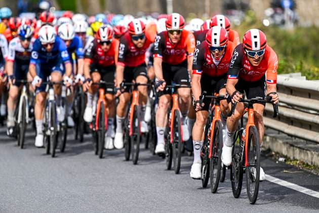 2025 Milan - Sanremo UCI WorldTour cycling race SANREMO, ITALY - MARCH 22 : Thomas Geraint (GBR) of INEOS Grenadiers leading the peloton during the UCI WorldTour 116th Milan - Sanremo cycling race with start in Pavia and finish at the Via Roma in Sanremo on March 22, 2025 in Sanremo, Italy, 22 03 2025 ( Motordriver Kenny Verfaillie - Sanremo Italy  Copyright: xNicoxVereeckenx