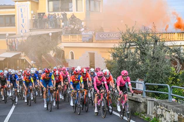 2025 Milan - Sanremo UCI WorldTour cycling race SANREMO, ITALY - MARCH 22 : Illustration picture smoke on the Capo Berta during the UCI WorldTour 116th Milan - Sanremo cycling race with start in Pavia and finish at the Via Roma in Sanremo on March 22, 2025 in Sanremo, Italy, 22 03 2025 ( Motordriver Kenny Verfaillie - Sanremo Italy  Copyright: xNicoxVereeckenx