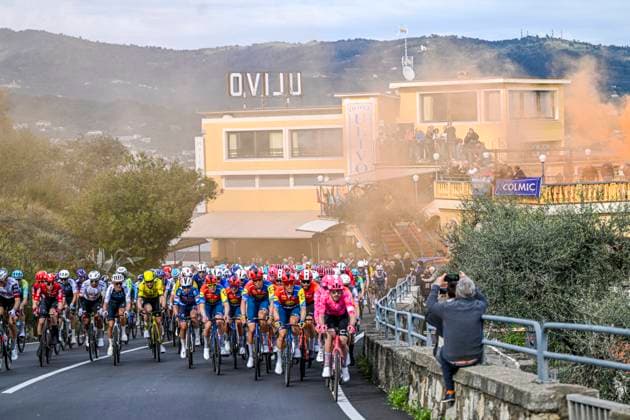 2025 Milan - Sanremo UCI WorldTour cycling race SANREMO, ITALY - MARCH 22 : Illustration picture smoke on the Capo Berta during the UCI WorldTour 116th Milan - Sanremo cycling race with start in Pavia and finish at the Via Roma in Sanremo on March 22, 2025 in Sanremo, Italy, 22 03 2025 ( Motordriver Kenny Verfaillie - Sanremo Italy  Copyright: xNicoxVereeckenx