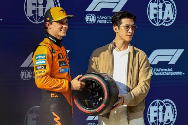Oscar Piastri (AUS) - McLaren Formula 1 Team - McLaren MCL39 - Mercedes and Aarif Lee (Li Zhiting (CHI) actor and singer during F1 Grand Prix of CHINA at Shanghai International Circuit on March 22, 2025 in Shanghai, China.(Photo by Song Haiyuan Paddocker) (Credit Hasan Bratic Alessio De Marco Avens-Images.com)  Copyright: xAlessioxDexMarco IPAxSportx xipa-agency.netx xx IPA_55619536 IPA_Agency_IPA55619536
