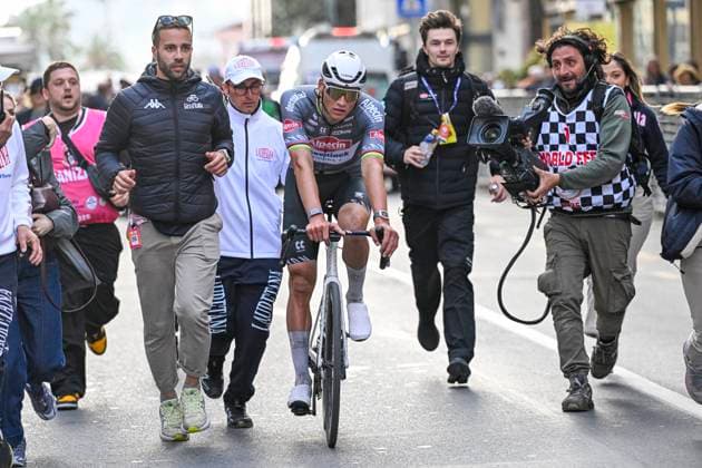 2025 Milan - Sanremo UCI WorldTour cycling race SANREMO, ITALY - MARCH 22 : Van Der Poel Mathieu (NED) of Alpecin - Deceuninck celebrating his victory during the UCI WorldTour 116th Milan - Sanremo cycling race with start in Pavia and finish at the Via Roma in Sanremo on March 22, 2025 in Sanremo, Italy, 22 03 2025 ( Motordriver Kenny Verfaillie - Sanremo Italy  Copyright: xNicoxVereeckenx