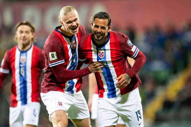Sport Themen der Woche KW12 Sport Bilder des Tages 250322 Erling Braut Haaland and Aron Donnum of Norway celebrate after 0-5 during the FIFA World Cup, WM, Weltmeisterschaft, Fussball Qualifier football match between Moldova and Norway on March 22, 2025 in Chisinau. Photo: Vegard Grott BILDBYRAN kod VG VG0732 bbeng fotball football soccer fotboll fifa world cup qualifiers european qualifiers 2026 uefa world cup qualifiers vm-kvalifisering vm kvalik vm kval norge norway moldavien moldova *** 250322 Erling Braut Haaland and Aron Donnum of Norway celebrate after 0 5 during the FIFA World Cup Qualifier football match between Moldova and Norway on March 22, 2025 in Chisinau Photo Vegard Grott BILDBYRAN kod VG VG0732 bbeng fotball football soccer fotboll fifa world cup qualifiers european qualifiers 2026 uefa world cup qualifiers vm kvalifisering vm kvalik vm kval norge norway moldavien moldova  Copyright: VEGARDxGRoTT BB250322VG071