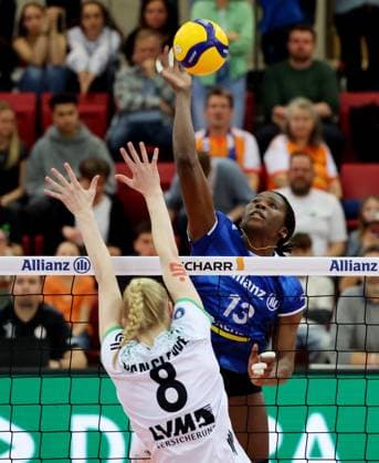 Stuttgart , Volleyball Frauen Bundesliga PlayOffs Viertelfinale Spiel 1 , Allianz MTV Stuttgart vs. USC Münster , Krystal Rivers ( Stgt )