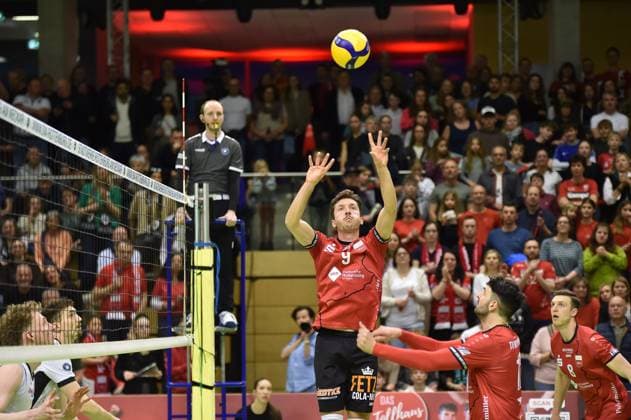 Sam Elgert (TV Rottenburg, 09), rechts Yannick Menke (TV Rottenburg, 12) und Niklas Lichtenauer (TV Rottenburg, 08) TV Rottenburg vs. Barock Volleys Ludwigsburg, Volleyball, 2. Bundesliga Sued, 24. Spieltag, Saison 2024 2025, 22.03.2025, TV Rottenburg vs. Barock Volleys Ludwigsburg, Volleyball, 2. Bundesliga Sued, 24. Spieltag, Saison 2024 2025, 22.03.2025 Rottenburg Copyright: xEibner-Pressefoto RalphxKunzex EP_RKE