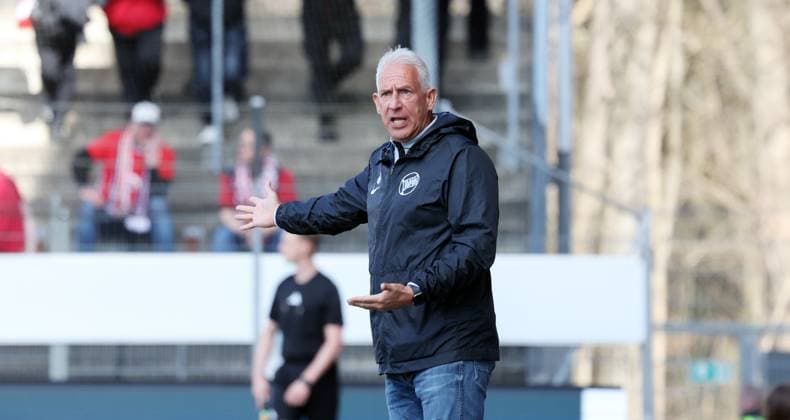 22.03.25 Stuttgarter Kickers - Kickers Offenbach Deutschland, Stuttgart, 22.03.2025, Fussball, Regionalliga Südwest, Stuttgarter Kickers- Kickers Offenbach: Christian Neidhart (Trainer Kickers Offenbach).