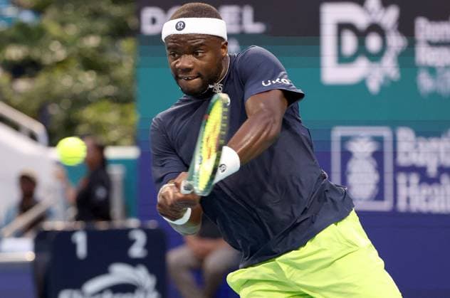 March 22, 2025, Miami Gardens, Florida, United States Of America: MIAMI GARDENS, FLORIDA - MARCH 22: Francis Tiafoe of the United States defeats Alejandro Davidoich Fokina of Spain during their match on day 5 at Hard Rock Stadium on March 22, 2025 in Miami Gardens, Florida...People: Francis Tiafoe Miami Open 2025 - Day 5  - ZUMAs214 20250322_ada_s214_077 Copyright: xSMGx