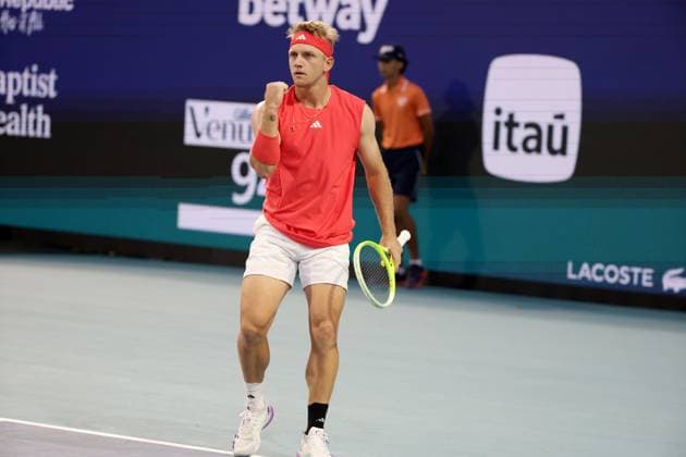 March 22, 2025, Miami Gardens, Florida, United States Of America: MIAMI GARDENS, FLORIDA - MARCH 22: Francis Tiafoe of the United States defeats Alejandro Davidoich Fokina of Spain during their match on day 5 at Hard Rock Stadium on March 22, 2025 in Miami Gardens, Florida...People: Alejandro Davidoich Miami Open 2025 - Day 5  - ZUMAs214 20250322_ada_s214_181 Copyright: xSMGx