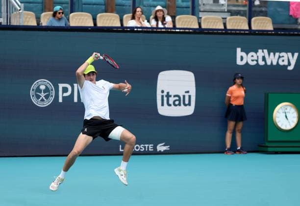March 22, 2025, Miami Gardens, Florida, United States Of America: MIAMI GARDENS, FLORIDA - MARCH 22: Joao Fonseca of Brazil defeats Ugo Humbert of France in the second round of the men s singles at the Miami Open at the Hard Rock Stadium on March 22, 2025 in Miami Gardens, Florida. ...People: Joao Fonseca Miami Gardens United States Of America - ZUMAs214 20250322_ada_s214_208 Copyright: xSMGx
