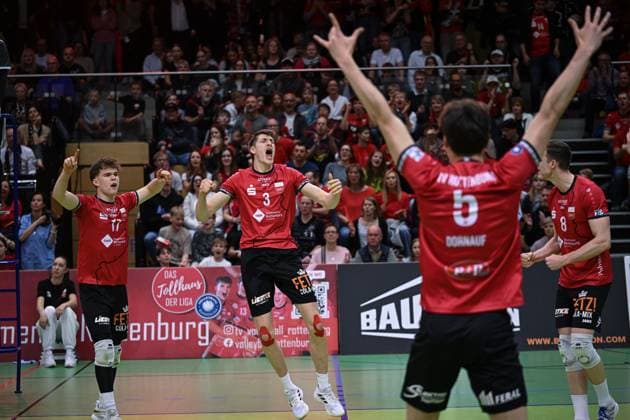 Volleyball 2. Bundesliga Saison 2024 2025 22.03.2025 TV Rottenburg - Barock Volleys Ludwigsburg Teamjubel TV Rottenburg; Aurel Sprenger, Jan Huber, David Dornauf und Niklas Lichtenauer (v.li.)