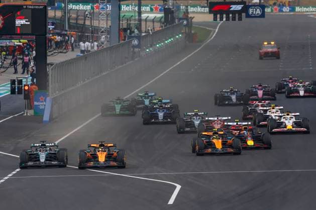 Shanghai, China : Formula1 GP of China, No. 63 George Russel (GBR), Mercedes-AMG PETRONAS Formula One Team, Mercedes-AMG F1 W16 E Performance, No. 81 Oscar Piastri (AUS), McLaren MCL39, Mercedes, Start Shanghai China