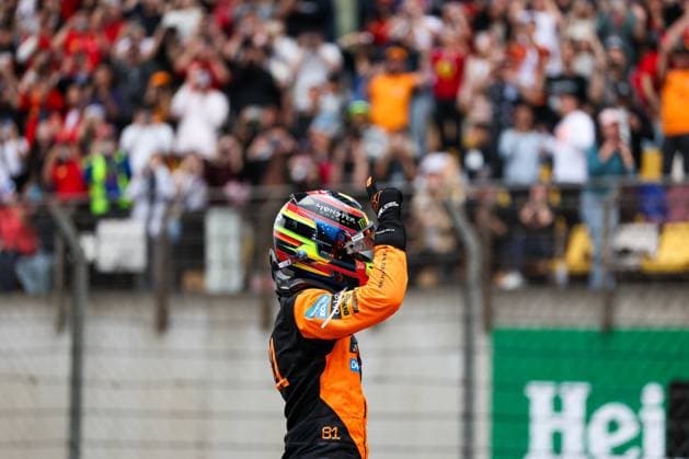 FORMULA 1 CHINESE GRAND PRIX 2025 RACE DAY OSCAR PIASTRI (AUS) of McLaren Racing 81 celebrating his win during the FORMULA 1 HEINEKEN CHINESE GRAND PRIX 2025 RACE DAY at the Shanghai Audi International Circuit, Shanghai, China on 23 March 2025 Credit: Every Second Media Editorial use only. All images are copyright Every Second Media Limited. No images may be reproduced without prior permission. Copyright: xIMAGO EveryxSecondxMediax ESM-1388-0090 AntoinexLapeyrex xEveryxSecondxMediax
