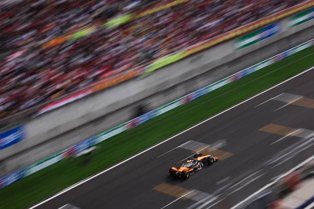 F1 - CHINESE GRAND PRIX 2025 81 PIASTRI Oscar (aus), McLaren F1 Team MCL39, action during the Formula 1 Heineken Chinese Grand Prix 2025, 2nd round of the 2025 FIA Formula One World Championship, WM, Weltmeisterschaft from March 21 to 23, 2025 on the Shanghai International Circuit, in Shanghai, China - ShanghaiChina  Copyright: xEricxAlonsox