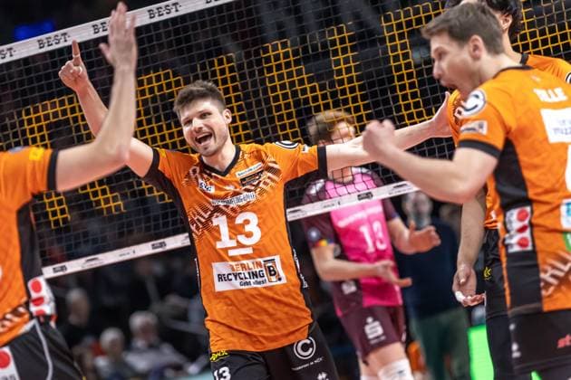 23.03.2025, Berlin, Volleyball: 1.Bundesliga, Maenner, Playoffs, Viertelfinale, 1. Spieltag, BR Volleys - Energiequelle Netzhoppers KW, Max-Schmeling-Halle. Ruben Schott der Berlin Volleys jubelt nach einem Punktgewinn. BR Volleys - Netzhoppers KW