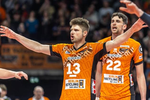 Sport Bilder des Tages 23.03.2025, Berlin, Volleyball: 1.Bundesliga, Maenner, Playoffs, Viertelfinale, 1. Spieltag, BR Volleys - Energiequelle Netzhoppers KW, Max-Schmeling-Halle. Ruben Schott der Berlin Volleys jubelt nach einem Punktgewinn. BR Volleys - Netzhoppers KW