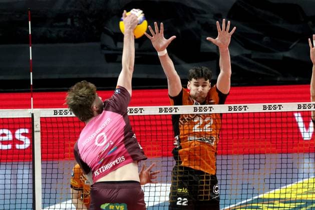 DEU, DVV, 1.VBL, BR Volleys vs. Netzhoppers KW-Bestensee, 23.03.2025, Max-Schmeling-Halle, Berlin, DEU, DVV, 1.VBL, BR Volleys vs. Netzhoppers KW-Bestensee, im Bild Jake Hanes (BR Volleys 22), LOVIS HOMBERG (Netzhoppers 6) Foto: Juergen Engler nordphoto GmbH