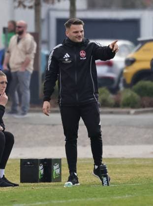 23.03.2025 - Fussball - Saison 2024 2025 - 2. Frauen - Fussball - Bundesliga - 19. Spieltag: 1. FC Nürnberg FCN ( Club Clubfrauen ) - VfL Bochum - Sportfoto Zink DaMa - xdaxmax - Jason Altmann ( Co-Trainer 1. FC Nürnberg FCN )