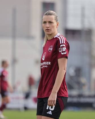23.03.2025 - Fussball - Saison 2024 2025 - 2. Frauen - Fussball - Bundesliga - 19. Spieltag: 1. FC Nürnberg FCN ( Club Clubfrauen ) - VfL Bochum - Sportfoto Zink DaMa - xdaxmax - Medina Desic (10, 1. FC Nürnberg FCN ) nachdenklich