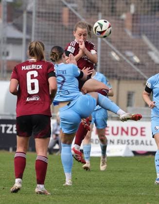 23.03.2025 - Fussball - Saison 2024 2025 - 2. Frauen - Fussball - Bundesliga - 19. Spieltag: 1. FC Nürnberg FCN ( Club Clubfrauen ) - VfL Bochum - Sportfoto Zink DaMa - xdaxmax - Alina Mailbeck (6, 1. FC Nürnberg FCN ) Lucy Karwatzki (19, VfL Bochum ) Luisa Guttenberger (4, 1. FC Nürnberg FCN )