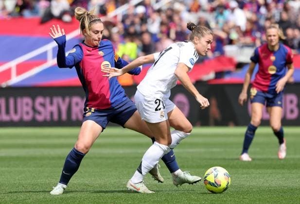 Fußball, Frauen, FC Barcelona - Real Madrid FC Barcelona, Barca v Real Madrid CF - Liga F Alexia Putellas and Filippa Angeldahl play during the match between FC Barcelona Women and Real Madrid CF Women, corresponding to week 23 of the Liga F, at the Johan Cruyff Stadium in Barcelona, Spain, on March 23, 2025. Barcelona Spain  Copyright: xUrbanandsportx originalFilename:urbanandsport-fcbarcel250323_np6H9.jpg