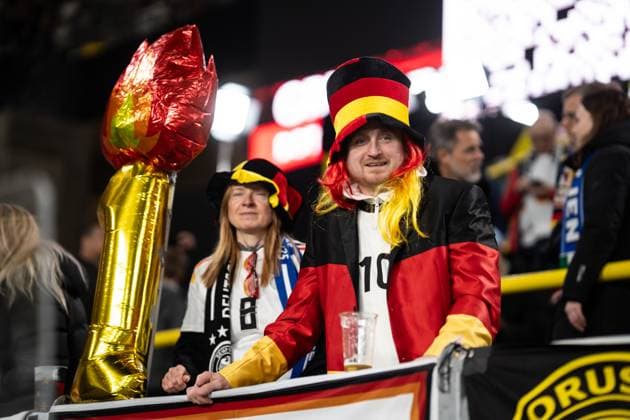 GER, Nations League, Deutschland vs Italien 23.03.2025, Signal Iduna Park, Dortmund, GER, Nations League, Deutschland vs Italien im Bild: Deutschland Germany GER Fan, verkleidet, mit Hut und Perücke