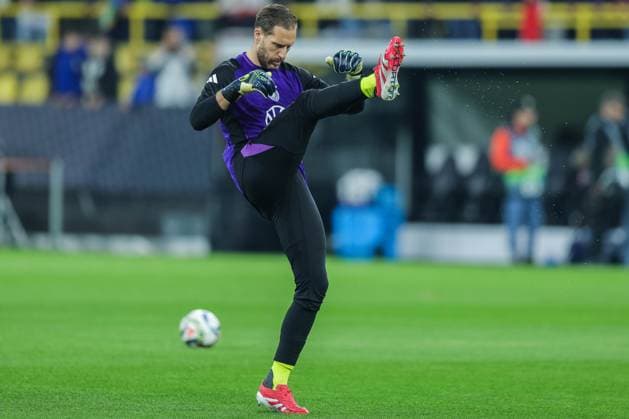 Fußball UEFA Nations League Viertelfinale Deutschland - Italien am 23.03.2025 im Signal Iduna Park in Dortmund Oliver Baumann ( Deutschland ) beim Aufwärmen