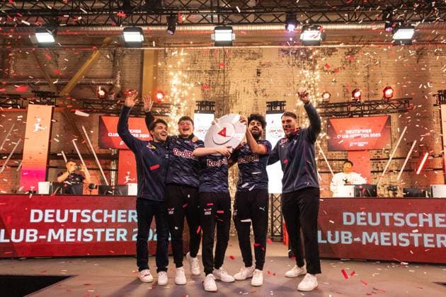 VBL Club Championship by WOW; 23.03.2025 Levy Finn Rieck (RB Leipzig, RBLZ_LEVYFINN), Anders Vejrgang (RB Leipzig, RBLZ_Vejrgang), Umut Gültekin (RB Leipzig, rblz_umut) Siegerehrung, die Meisterscheibe. Deutsche Club-Meister 2025. VBL Club Championship by WOW; 23.03.2025 Copyright: xBEAUTIFULxSPORTS Buriakovx