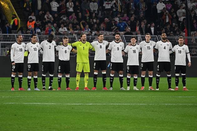 23.03.2025, xsltx, Fussball UEFA Nations League, Deutschland - Italien v.l. Schweigeminute für Doris Fitschen (DFL DFB REGULATIONS PROHIBIT ANY USE OF PHOTOGRAPHS as IMAGE SEQUENCES and or QUASI-VIDEO) Dortmund