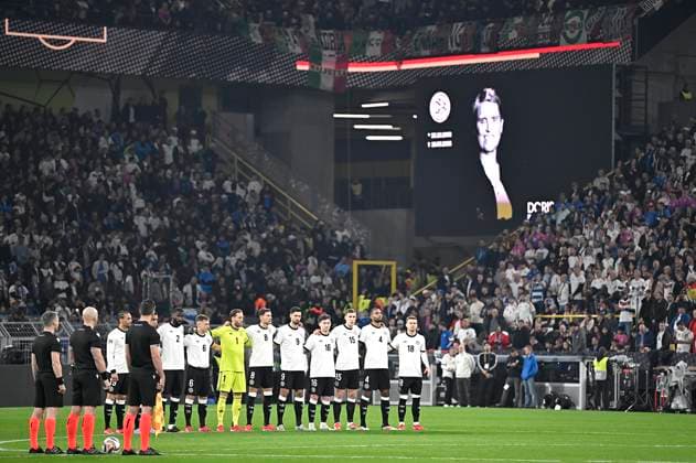 23.03.2025, Fussball UEFA Nations League 2024 25, Viertelfinale, Deutschland - Italien, in Dortmund, Signal-Iduna-Stadion, Schweigeminute vor Anpfiff für die verstorbene Doris Fitschen