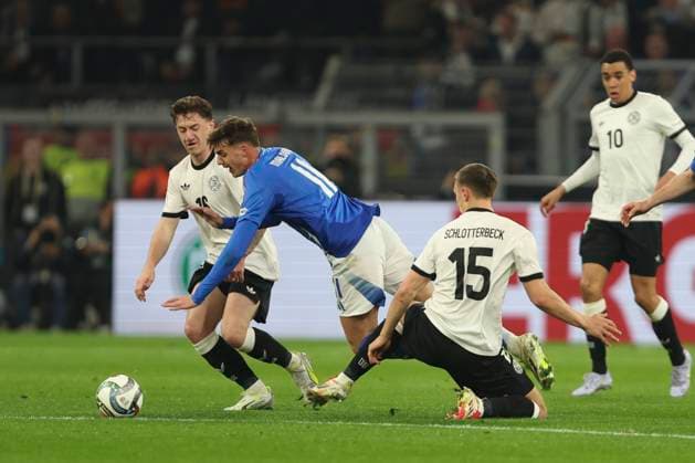 Daniel Maldini (Italien) und Nico Schlotterbeck (Deutschland) battle for the ball during the UEFA Nations League Quarterfinal Leg Two match between Germany and Italy at Football Stadium Dortmund on March 23, 2025 in Dortmund, Germany. (Photo by Oliver Kaelke DeFodi Images)
