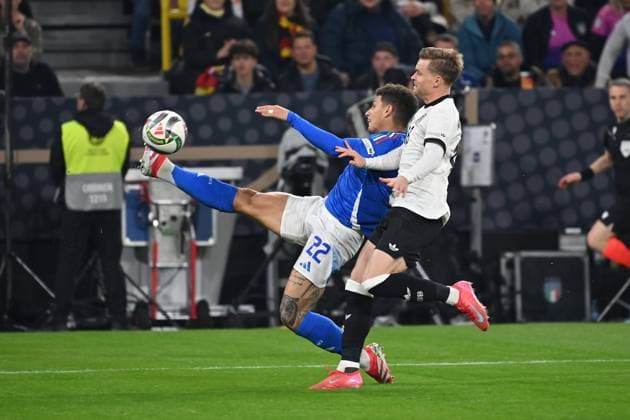 23.03.2025, xjrdrx, Fussball UEFA Nations League, Deutschland - Italien v.l. Giovanni di Lorenzo (Italien) Angelo Stiller (Deutsche Fussball Nationalmannschaft DFB) Zweikampf, Aktion, action, battle for the ball (DFL DFB REGULATIONS PROHIBIT ANY USE OF PHOTOGRAPHS as IMAGE SEQUENCES and or QUASI-VIDEO) Dortmund