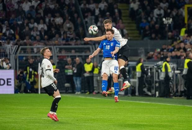 Fußball, Herren, Saison 2024 25, UEFA Nations League (Viertelfinale Rückspiel) in Dortmund, Deutschland - Italien, v. l. Maximilian Mittelstädt (Deutschland), Nicolo Barella (Italien), Nico Schlotterbeck (Deutschland), 23.03. 2025, Copyright: xMatthiasxKochx