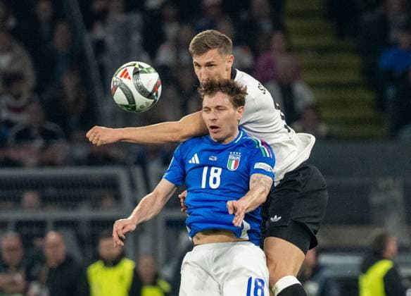Fußball, Herren, Saison 2024 25, UEFA Nations League (Viertelfinale Rückspiel) in Dortmund, Deutschland - Italien, v. l. Nicolo Barella (Italien), Nico Schlotterbeck (Deutschland), 23.03. 2025, Copyright: xMatthiasxKochx