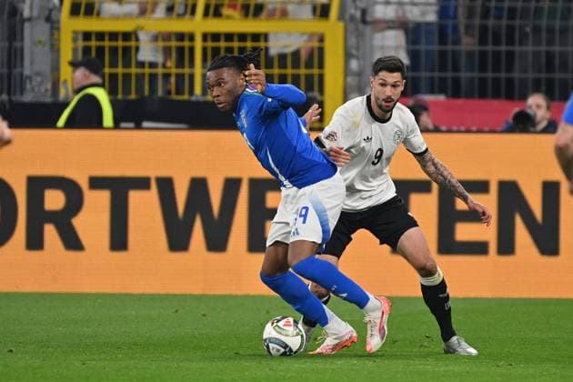 23.03.2025, xjrdrx, Fussball UEFA Nations League, Deutschland - Italien v.l. Tim Kleindienst (Deutsche Fussball Nationalmannschaft DFB) Destiny Udogie (Italien) Zweikampf, Aktion, action, battle for the ball (DFL DFB REGULATIONS PROHIBIT ANY USE OF PHOTOGRAPHS as IMAGE SEQUENCES and or QUASI-VIDEO) Dortmund