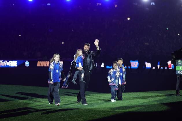 Foot Ligue des nations France - Croatie PHOTOPQR LE PARISIEN Olivier Arandel ; Saint-Denis ; 23 03 2025 ; Saint-Denis, France Stade de France Dimanche 23 mars 2025 Football Équipe de France UEFA Ligue des nations A, (Retour) France-Croatie Hommage des Bleus et de la FFF à Olivier Giroud pour son parcours avec la sélection nationale Meilleur buteur de l histoire de l équipe de France (57 réalisations en 137 sélections) Olivier Giroud et ses 4 enfants LP Olivier Arandel UEFA Nations League quarter-final second-leg football match between France and Croatia at the Stade de France in Saint-Denis, north of Paris, on March 23, 2025.