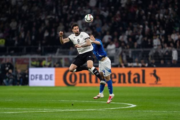 GER, Nations League, Deutschland vs Italien 23.03.2025, Signal Iduna Park, Dortmund, GER, Nations League, Deutschland vs Italien im Bild: Kopfballduell Kopfball Zweikampf zwischen Tim Kleindienst (Deutschland, 9) und Alessandro Buongiorno (Italien ITA, 4)