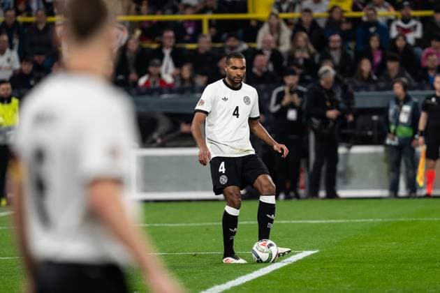 GER, Nations League, Deutschland vs Italien 23.03.2025, Signal Iduna Park, Dortmund, GER, Nations League, Deutschland vs Italien im Bild: Jonathan Tah (Deutschland, 4) Einzelaktion; Ganzkörper Ganzkoerper ; Ball am Fuss;