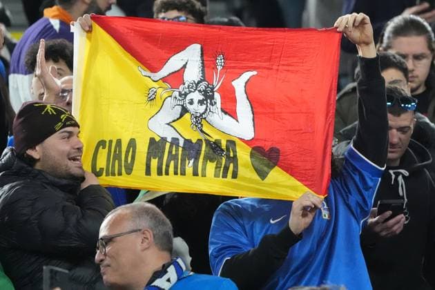 Italienische Fans grüßen ihre Mamma - Dortmund 23.03.2025: Deutschland vs. Italien, UEFA Nations League Viertelfinale Rückspiel, Signal Iduna Park