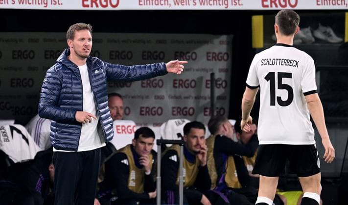FUSSBALL UEFA Nations League 2024 2025 Viertelfinal Rueckspiel in Dortmund Deutschland - Italien 23.03.2025 Bundestrainer Julian Nagelsmann (li, Deutschland) mit Nico Schlotterbeck (re, Deutschland)