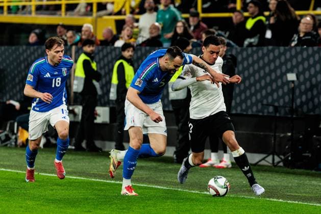 UEFA Nations League: Deutschland - Italien; 23.03.2025 Zweikampf Riccardo Calafiori (Italien, 5), Jamal Musiala (Deutschland, 10) UEFA Nations League: Rückspiel Deutschland - Italien; Dortmund, Signal Iduna Park, 23.03.2025 Copyright: xBEAUTIFULxSPORTS Wunderlx