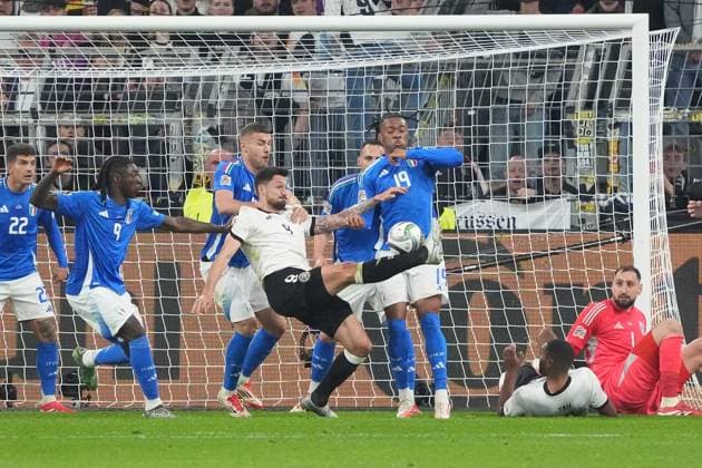 Tim Kleindienst (Deutschland Germany, 9) versucht es per Fallrückzieher - Dortmund 23.03.2025: Deutschland vs. Italien, UEFA Nations League Viertelfinale Rückspiel, Signal Iduna Park