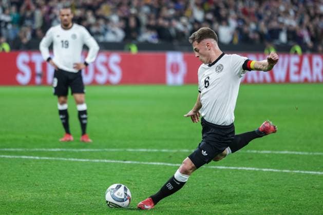 Fußball UEFA Nations League Viertelfinale Deutschland - Italien am 23.03.2025 im Signal Iduna Park in Dortmund Joshua Kimmich ( Deutschland ) erzielt per Elfmeter das 1:0