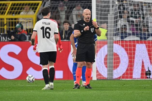 23.03.2025, xjrdrx, Fussball UEFA Nations League, Deutschland - Italien v.l. Angelo Stiller (Deutsche Fussball Nationalmannschaft DFB) Schiedsrichter Referee Szymon Marciniak (Polen) (DFL DFB REGULATIONS PROHIBIT ANY USE OF PHOTOGRAPHS as IMAGE SEQUENCES and or QUASI-VIDEO) Dortmund