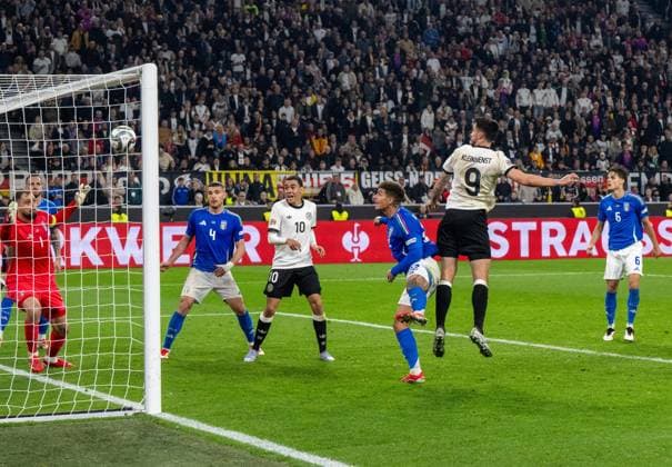 Fußball, Herren, Saison 2024 25, UEFA Nations League (Viertelfinale Rückspiel) in Dortmund, Deutschland - Italien, Tim Kleindienst (Deutschland) erzielt das Tor zum 3:0 gegen Torhüter Gianluigi Donnarumma (Italien) und Giovanni Di Lorenzo (Italien), 23.03. 2025, Copyright: xMatthiasxKochx