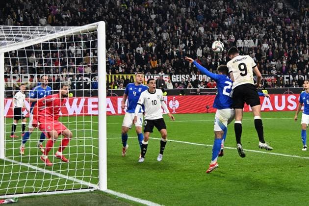 23.03.2025, xsltx, Fussball UEFA Nations League, Deutschland - Italien v.l. Tim Kleindienst (Deutsche Fussball Nationalmannschaft DFB) Torschuetze, erzielt das Tor, Treffer, scores the goal 3:0 Gianluigi Donnaruma (Italien) (DFL DFB REGULATIONS PROHIBIT ANY USE OF PHOTOGRAPHS as IMAGE SEQUENCES and or QUASI-VIDEO) Dortmund