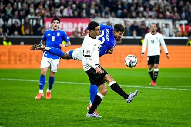 Giovanni Di Lorenzo (Italien 22) im Zweikampf mit Jamal Musiala (Deutschland, 10), GER, Deutschland (GER) vs Italien (ITA), Fussball, UEFA Nations League Viertelfinale Runde 2, 23.03.2025. GER, Deutschland (GER) vs Italien (ITA), Fussball Laenderspiel, UEFA Nations League Viertelfinale Runde2, 2024 2025, 23.03.2025. Dortmund Copyright: xEibner-Pressefoto FlorianxWiegandx EP_FWD